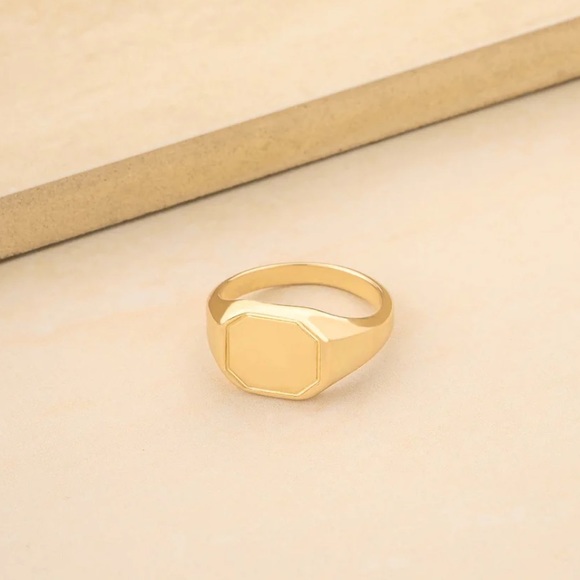 18K GOLD PLATED SIGNET RING - Picture 2 of 4